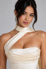 Donna Minivestido de satén drapeado con escote halter en color marfil.