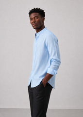 Camisa Monaco de cuello mao confeccionada en 100% lino.