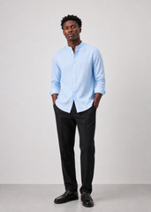 Camisa Monaco de cuello mao confeccionada en 100% lino.