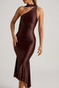 Shaya Vestido midi asimétrico con detalle de bufanda en color marrón chocolate.