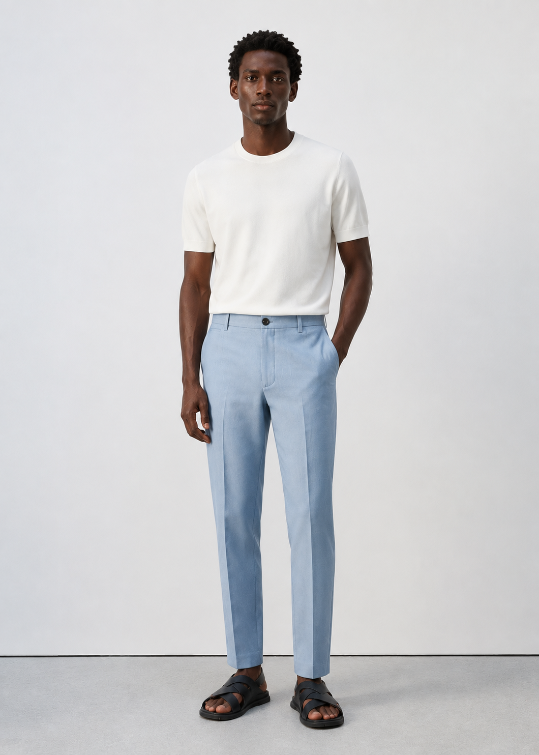 Pantalón slim fit confeccionado en 100% lino.